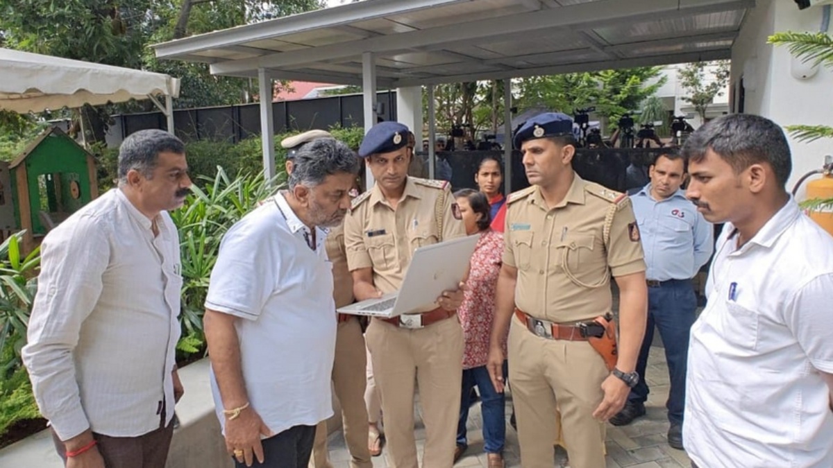 இஸ்லாமுக்கு மாறுங்க.. பெங்களூரில் 48 பள்ளிக்கு வெடிகுண்டு மிரட்டல் விடுத்த இ-மெயிலில் இருந்தது என்ன? 