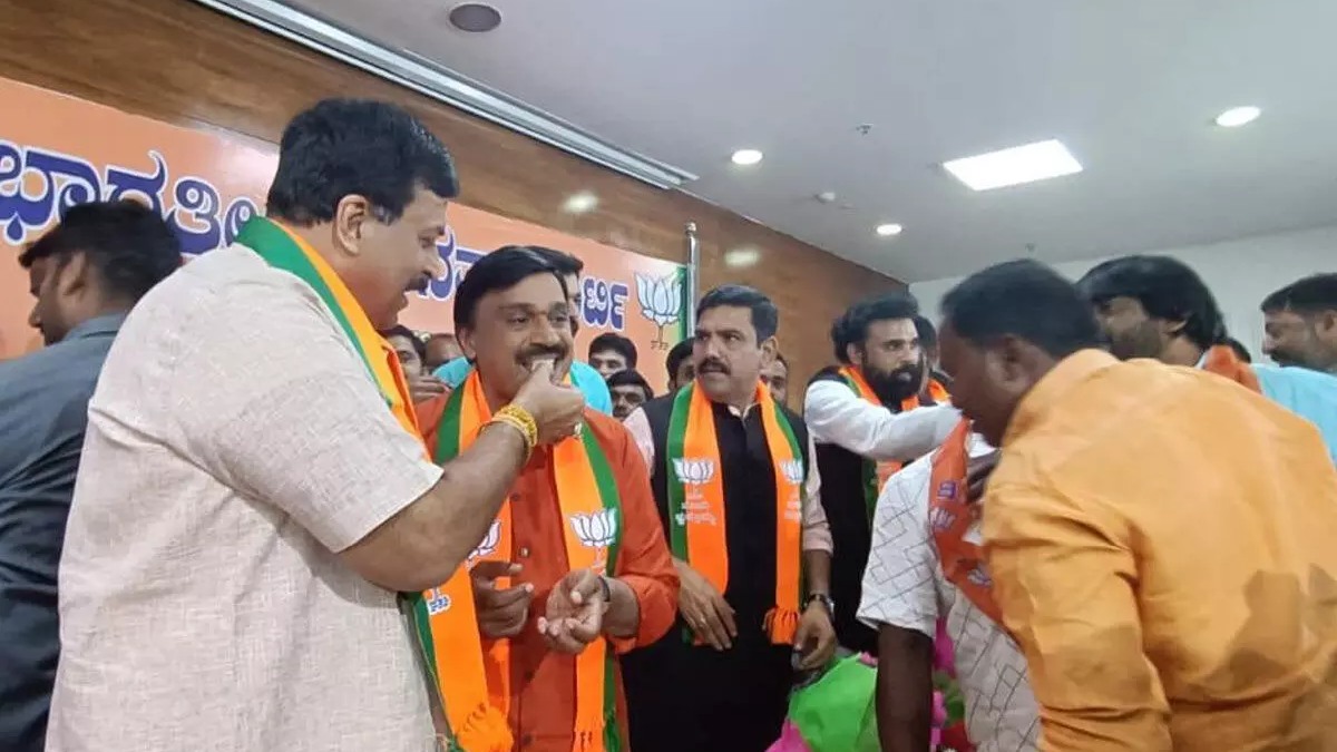 கர்நாடக தாது சுரங்க மன்னன் ஜனார்த்தன ரெட்டி.. கட்சியை கலைத்து பாஜகவில் இணைந்தார்