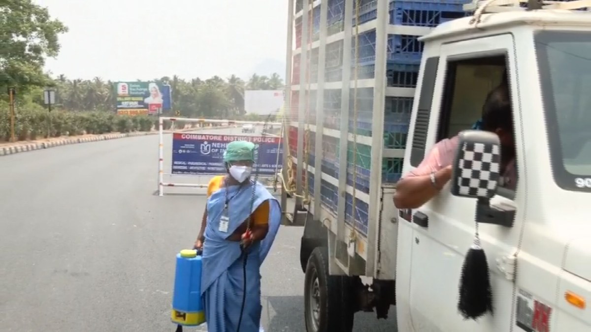  பரபர “பறவைக் காய்ச்சல்”.. தமிழக கேரள எல்லையோர மாவட்டங்களில் ஒரு வண்டி விடாமல் தீவிர சோதனை!