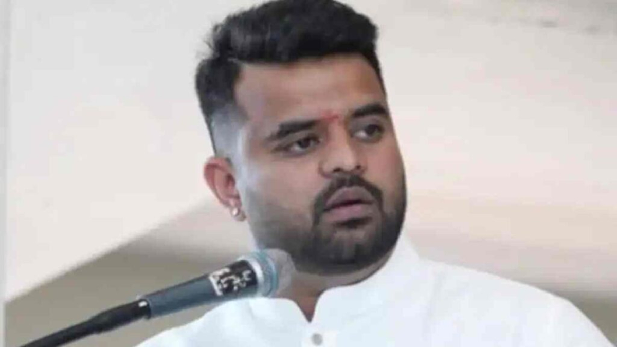  பிரஜ்வல் ஆபாச வீடியோ சர்ச்சை.. வீடுகளிலேயே முடங்கி போன பெண்கள்.. ஹாசனில் என்ன நடக்கிறது! பகீர் தகவல்