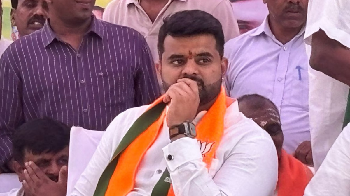 வீடியோ காலில் டிரஸ்சை கழற்ற சொல்வார்.. என் அம்மாவையும்! பிரஜ்வல் ரேவண்ணா மீது மேலும் ஒரு பெண் புகார்