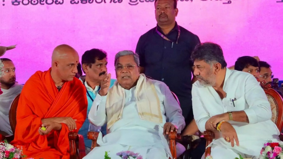 கர்நாடகா சிஎம் பதவி: 'ஒக்கலிகா' ஜாதி மடாதிபதி பற்ற வைத்த நெருப்பு.. சித்தராமையா கோஷ்டி கொந்தளிப்பு! 
