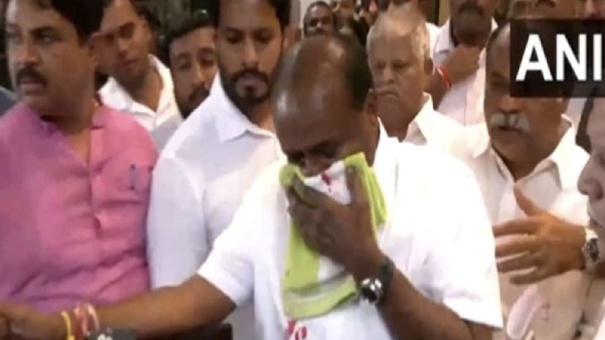 பிரஸ்மீட்டில் பேசும் போதே.. மூக்கில் வழிந்த ரத்தம்! மத்திய அமைச்சர் குமாரசாமி மருத்துவமனையில் அனுமதி