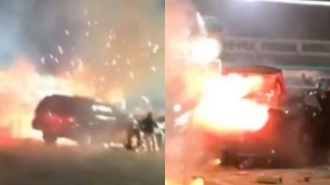 விளையாட்டுக்கு அளவே இல்லாம போச்சு! ஓடும் காரில் பட்டாசு வெடித்து இளைஞர்கள் அட்டகாசம்..பரவும் வீடியோ!