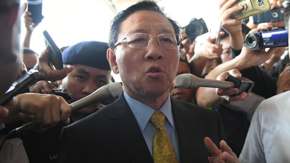 வெளியேற்றப்படும் காங் சோல்