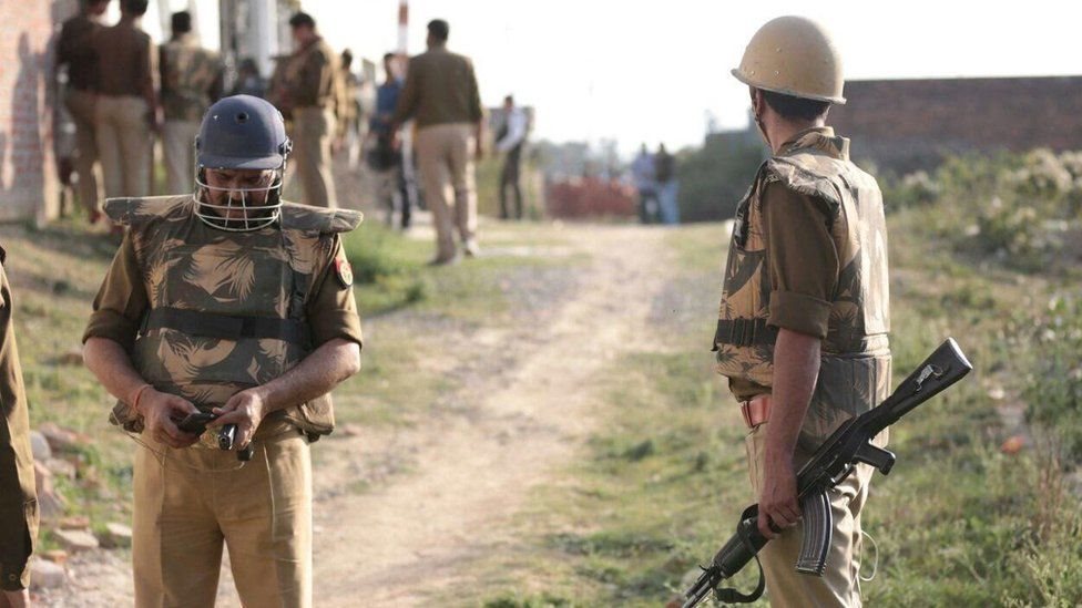 லக்னெள தீவிரவாத தடுப்புப் படையின் தேடுதல் வேட்டை என்கவுண்டரில் முடிந்தது