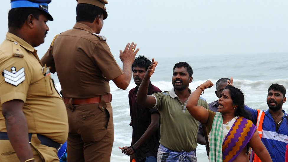 ஜல்லிக்கட்டு போராட்டத்தில் பெண்கள்