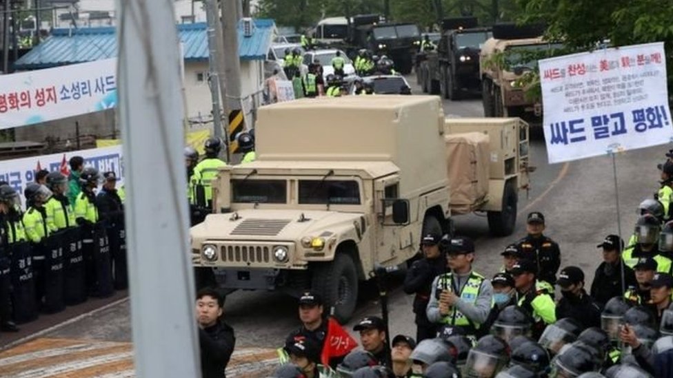 ஏவுகணை தடுப்பு சாதனங்கள் ராணு வாகனங்களில் எடுத்துச் செல்லப்படுகின்றன ஏவுகணை தடுப்பு சாதனங்கள் ராணு வாகனங்களில் எடுத்துச் செல்லப்படுகின்றன