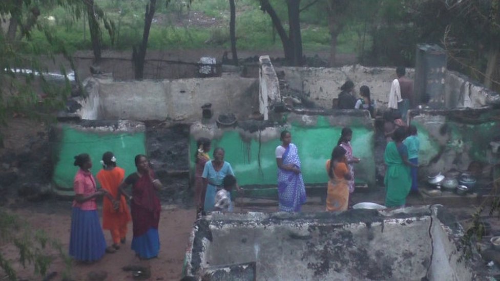 எரிக்கப்பட்ட தலித் வீடுகள்