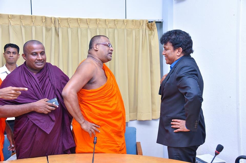 கடந்த வாரம் அமைச்சர் மனோ கணேசனின் அமைச்சகத்திற்கு வந்த ஞானசார தேரோ