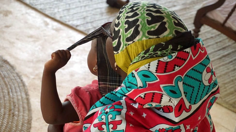 குழந்தையுடன் ஃபெயித்