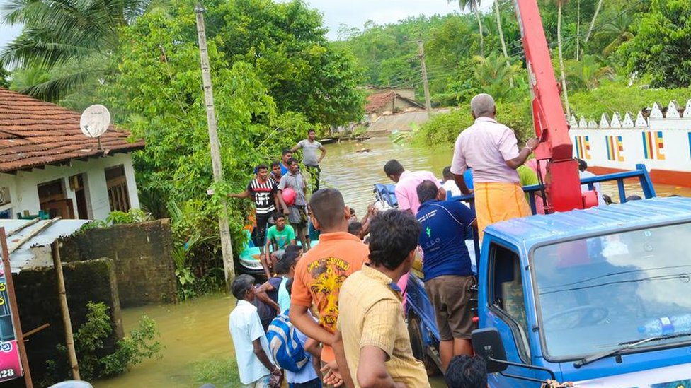 இலங்கை வெள்ளம், நிலச்சரிவுகளில் பலியானோர் எண்ணிக்கை 122-ஆக உயர்வு