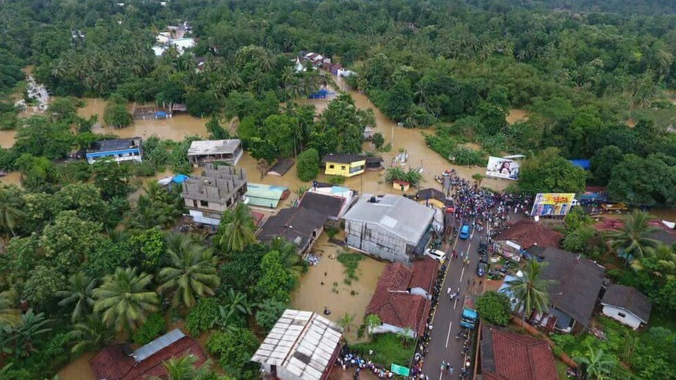 வெள்ளம் மற்றும் நிலச்சரிவினால் கடுமையாக பாதிக்கப்பட்ட இலங்கை
