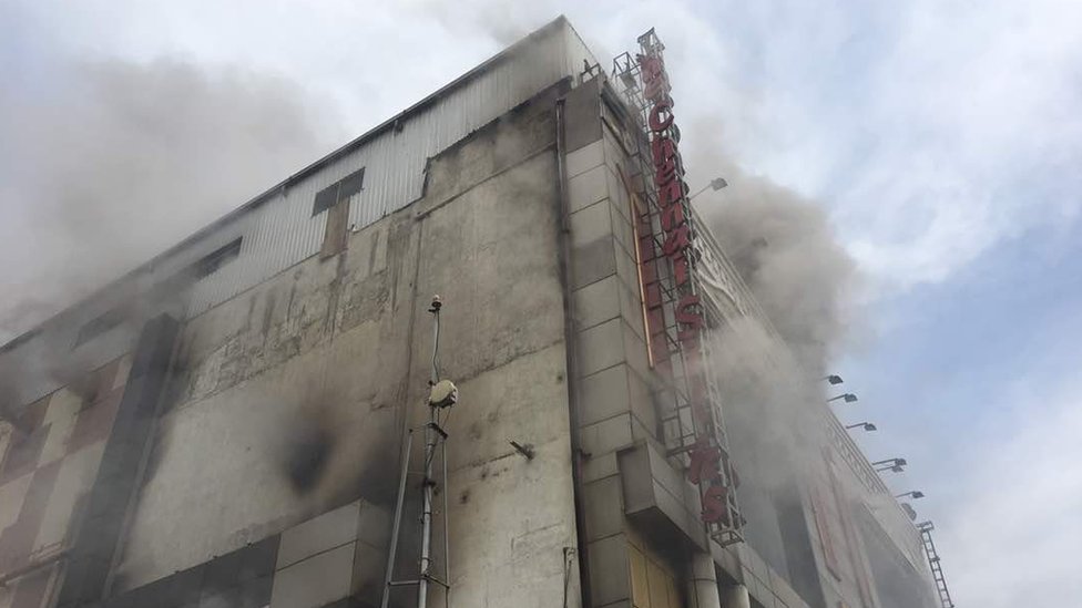 தீ விபத்து காரணமாக சென்னை உஸ்மான் சாலையில் போக்குவரத்து கடுமையாக பாதிக்கப்பட்டுள்ளது.