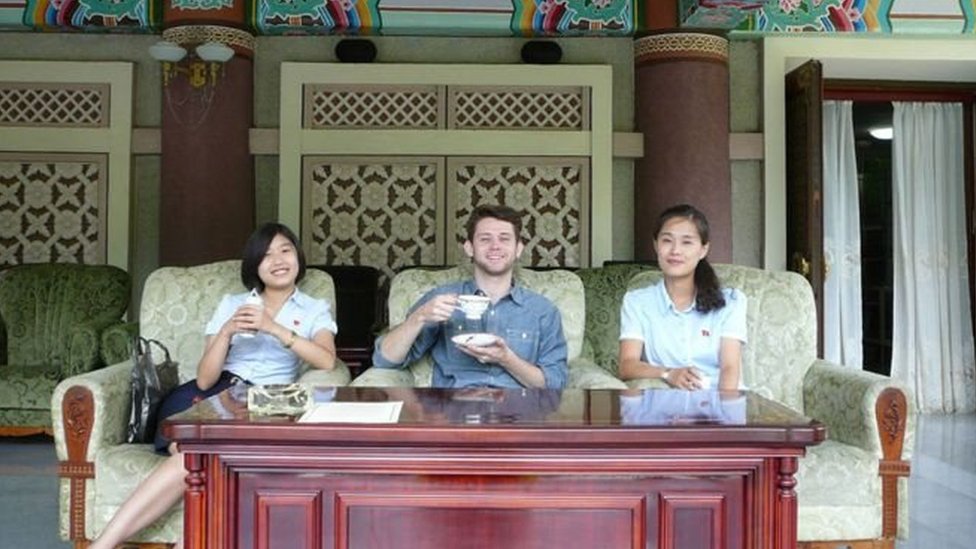 சர்வதேச நட்புறவு இல்லத்தில் தேனீர் விருந்து