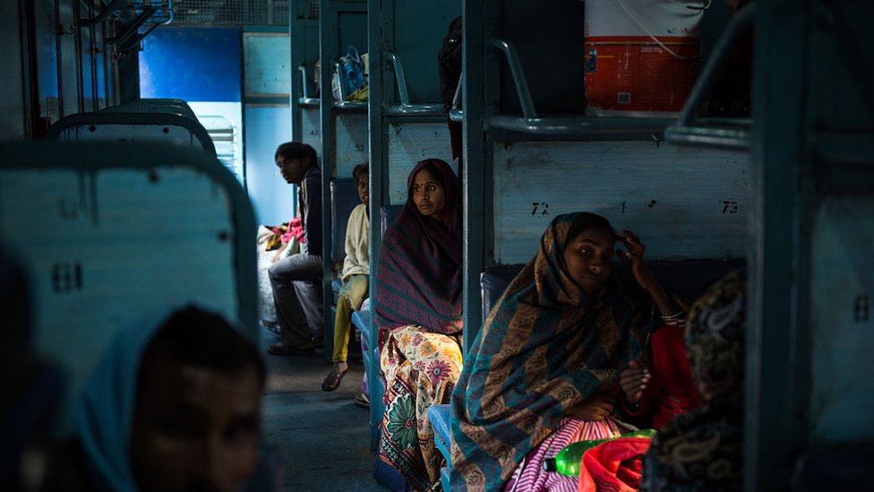 ரயிலின் உள்ளே