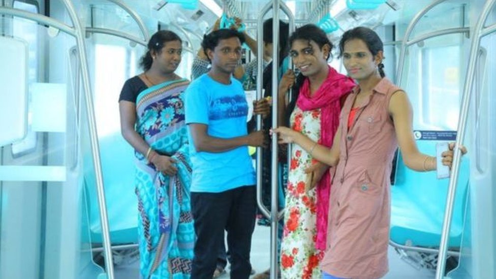 கொச்சி மெட்ரோ ரயில் சேவை பணியில் திருநங்கைகள் (கோப்புப் படம்)