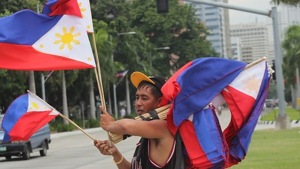 பிலிப்பின்ஸ் தேசியக் கொடி