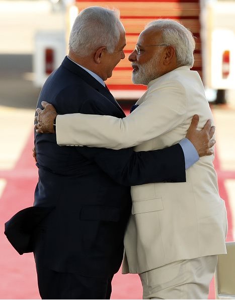 மோதியை விமான நிலையத்தில் வரவேற்றார் நெதன்யாகு