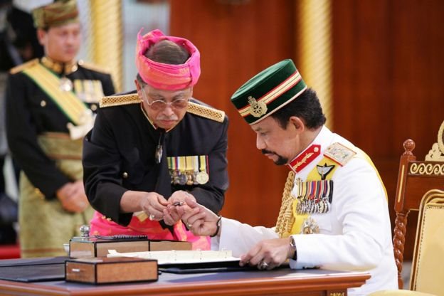 அரசரின் அலுவலகப்பணி