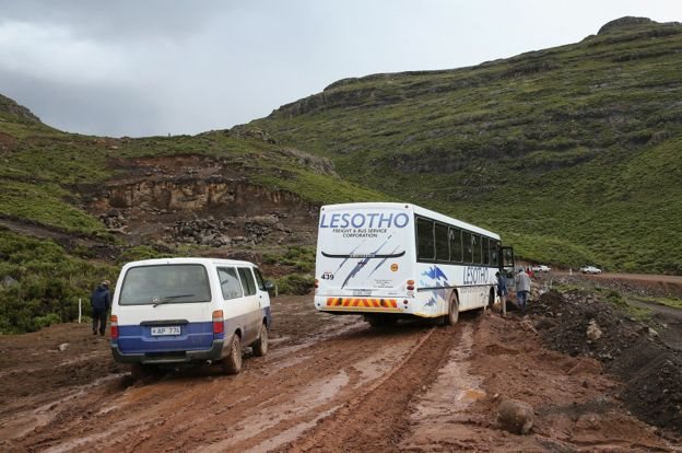 கார் மற்றும் பேருந்து