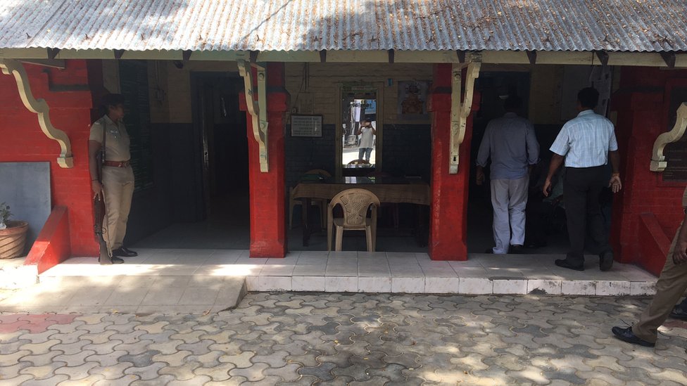 சென்னையில் காவல்நிலையம் மீது மண்ணெண்ணை குண்டு வீச்சு