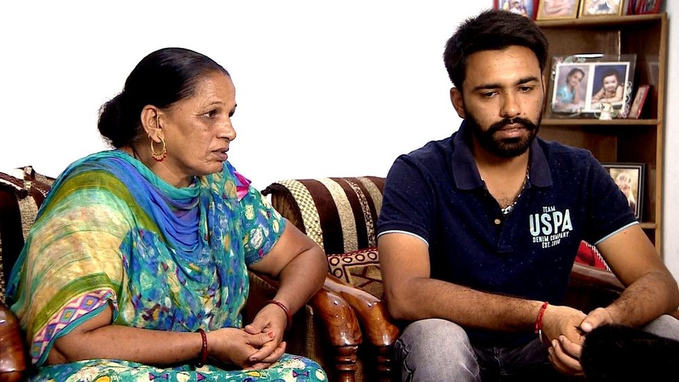 சோனு யாதவ் மற்றும் அவரது தாய் சரோஜ் இன்சான்