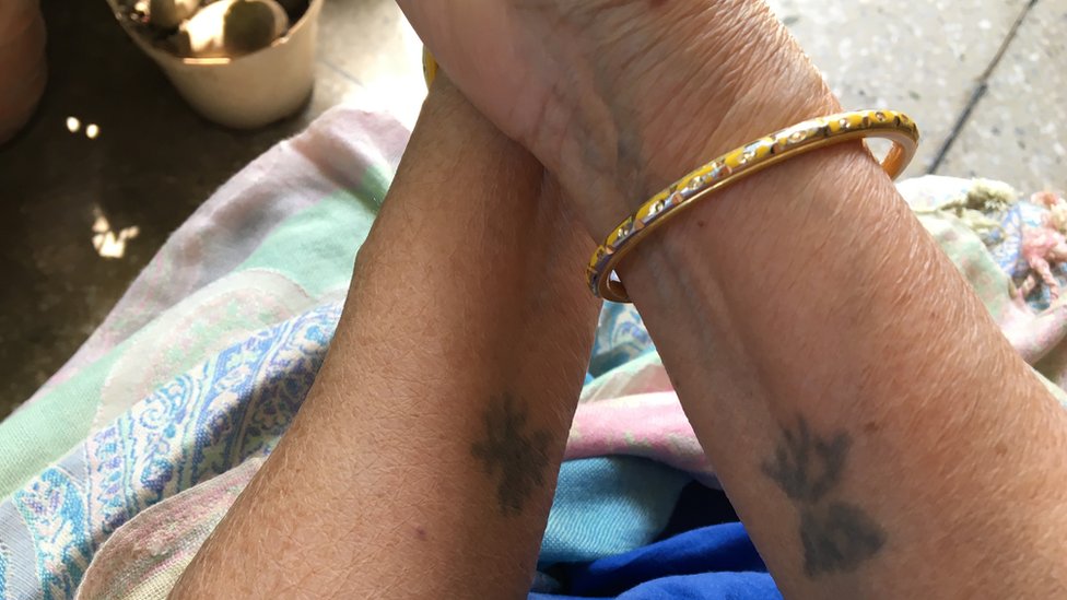 எனக்கு முத்திரை குத்தாதீர்கள்: பச்சை குத்த மறுக்கும் இந்திய பெண்கள்