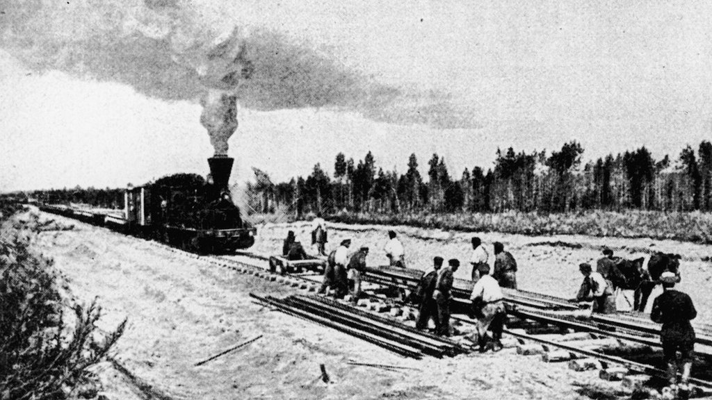 1903இல் டிரான்ஸ்-சைபீரியன் ரயில் இருப்புப்பாதை