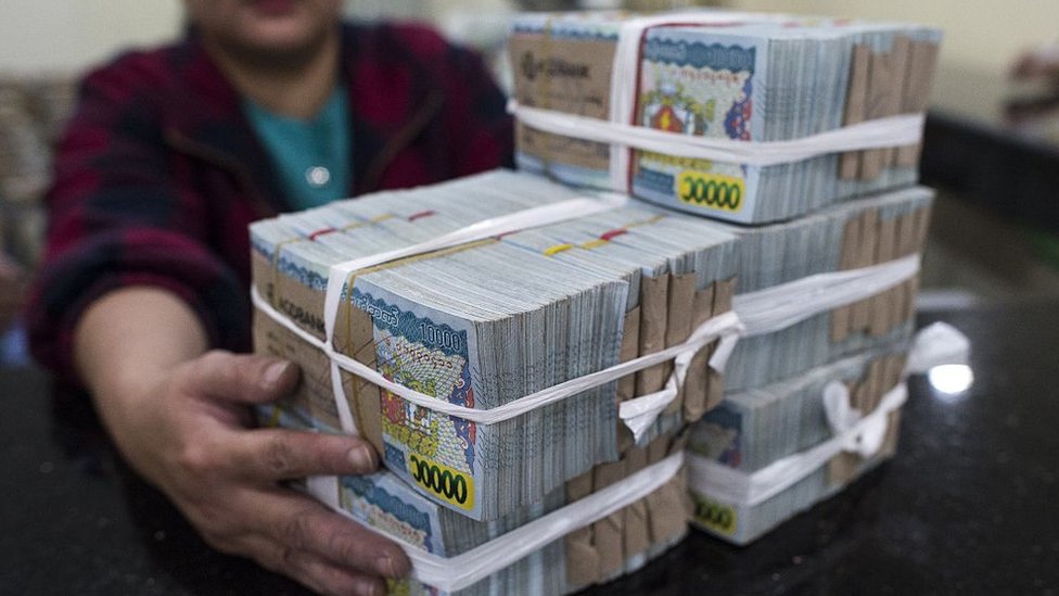 வெளிநாடுகளில் உங்கள் பணத்தை மறைத்து வைப்பது எப்படி?