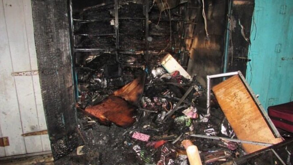 வவுனியா வர்த்தக நிலையங்களில் தீ