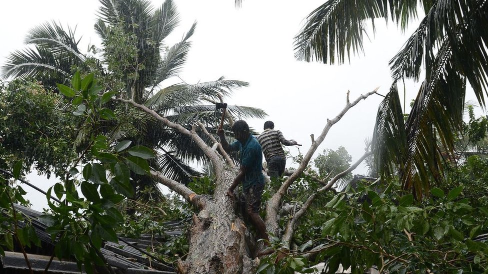 இலங்கை இயற்கை சீற்றம்: 6 பேர் பலி, முப்படைகளை ஈடுபடுத்த சிறிசேன உத்தரவு