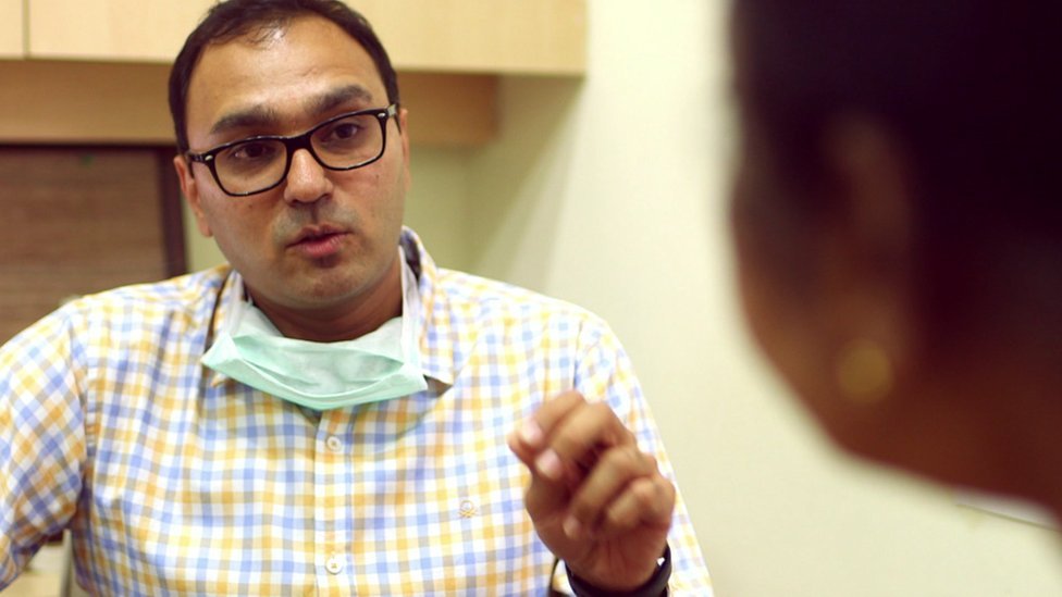 உயர் தரமான சுகாதார வசதிகள் அனைவருக்கும் கிடைக்க வேண்டும் என்று டாக்டர் ராவ் விரும்புகிறார்.