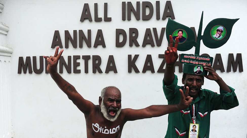 வெற்றி தேடித் தருமா இரட்டை இலை?