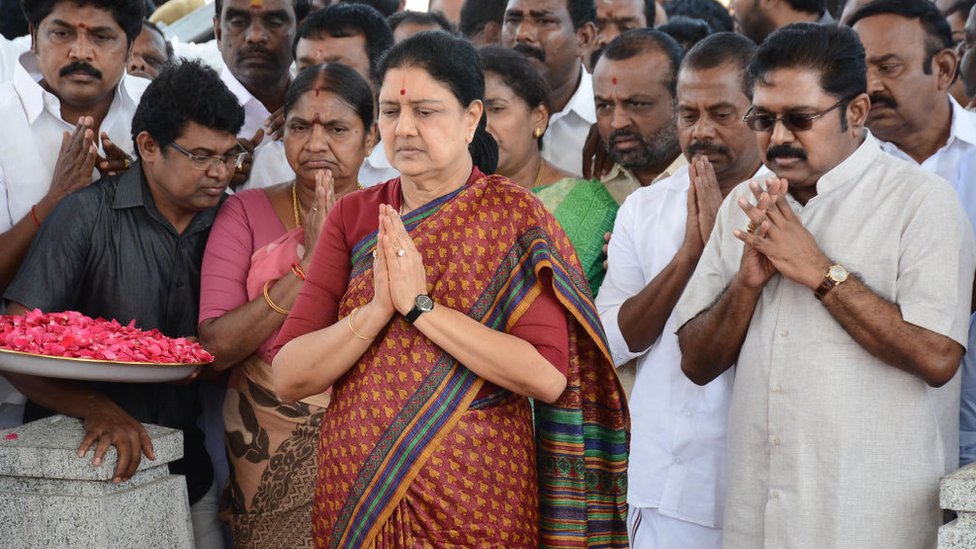 வெற்றி தேடித் தருமா இரட்டை இலை?