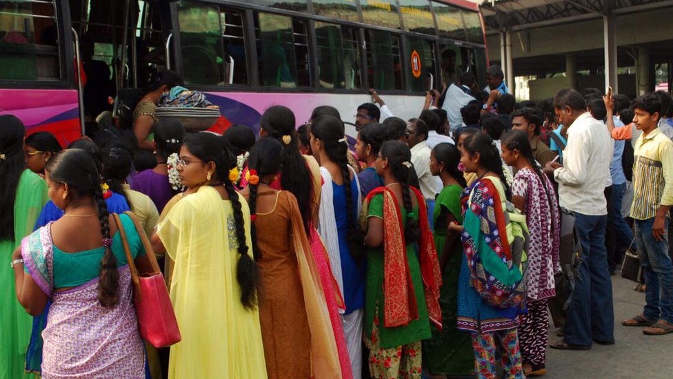 தனியார் பேருந்துகளை நாடும் பொதுமக்கள்