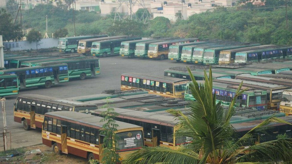 வெறிச்சோடி இருக்கும் ஈரோடு பேருந்து நிலையம்
