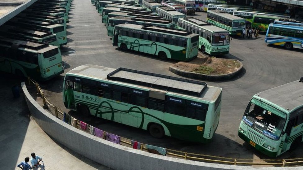 வெறிச்சோடியுள்ள சென்னை கோயம்பேடு பேருந்து முனையம்