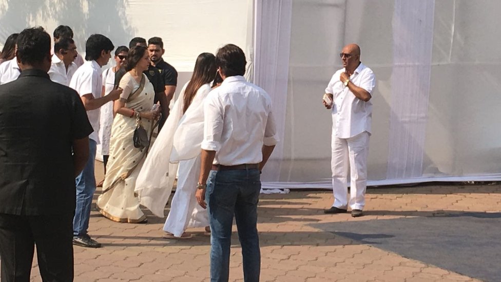 ஸ்ரீதேவிக்கு இறுதியஞ்சலி செலுத்த வந்த நடிகை ஹேமமாலினி