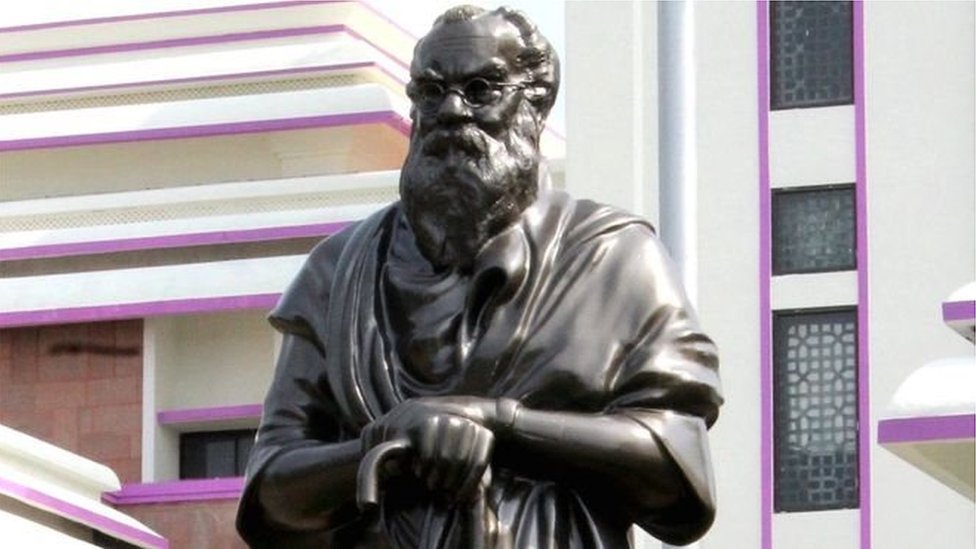 பெரியார் சிலை