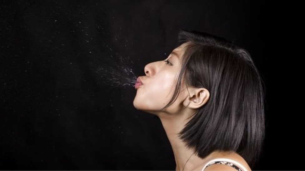 எvச்சில் துப்புதல்