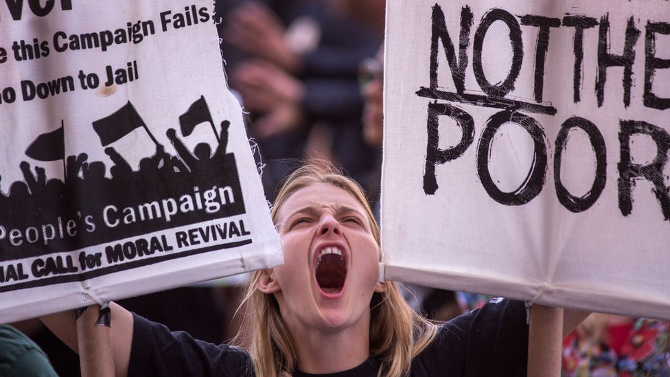 குடியேற்ற கொள்கை: டிரம்ப் நிர்வாகத்துக்கு எதிராக வலுக்கும் போராட்டம்