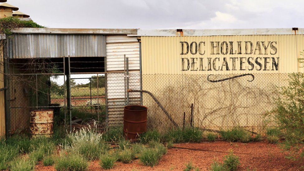 பிசாசு நகரம்: எச்சரிக்கும் அரசு, செல்ல துடிக்கும் மக்கள்