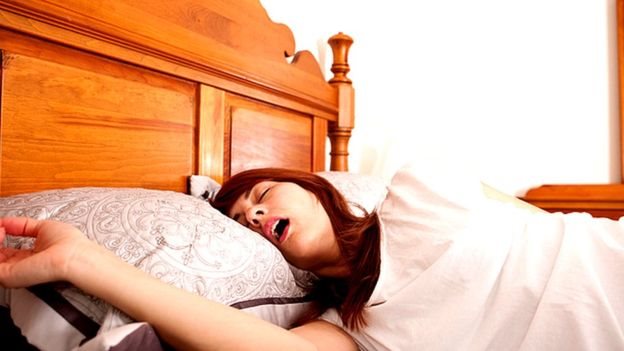 தூங்கும் பெண்