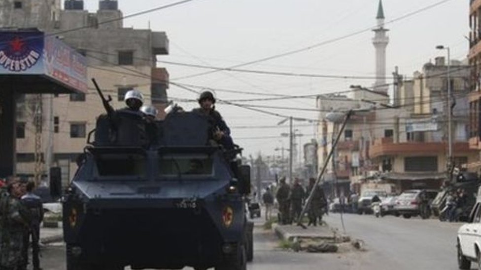 சிறையிலிருந்து 400 கைதிகள் தப்பியோட்டம்