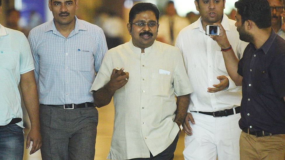 தினகரன்
