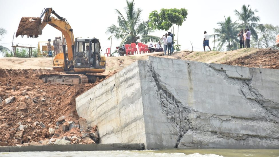 Check Dam built in the Then Pennai River broke in an one and half month Check Dam built in the Then Pennai River broke in an one and half month