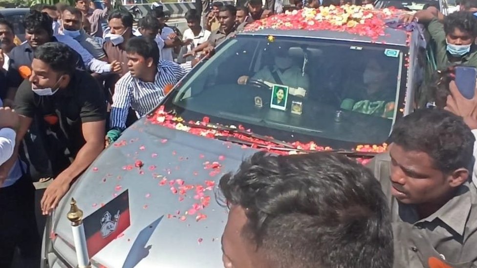 அதிமுக கொடி
