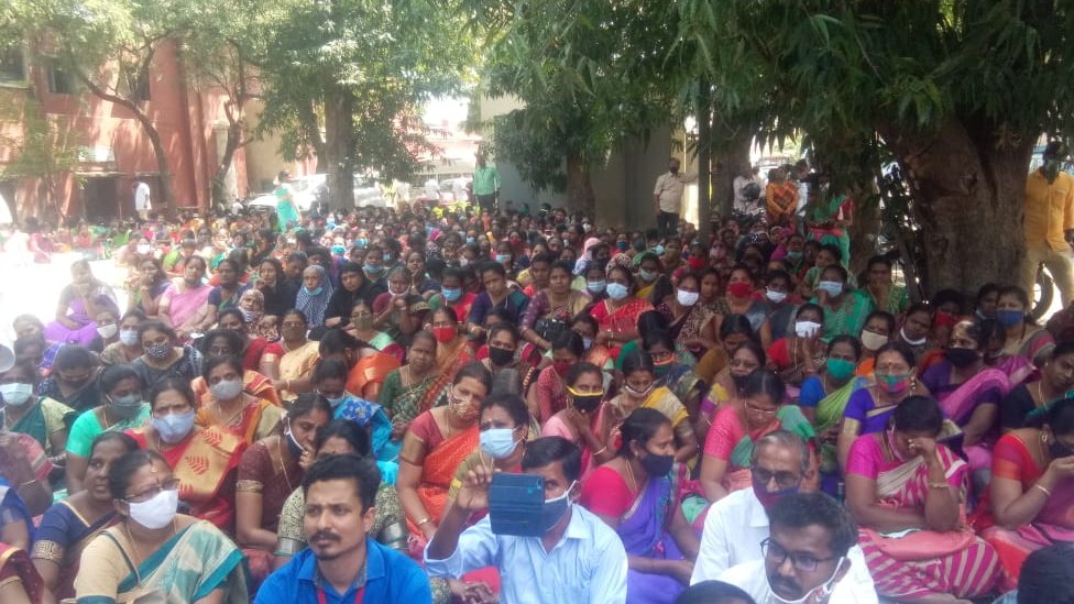 ஆல் பாஸ் எதிர்ப்பு தெரித்து டிபிஐ வளாகத்தில் போராட்டம் செய்யும் தனியார் பள்ளி ஆசிரியர்கள் மற்றும் நிர்வாகிகள்7