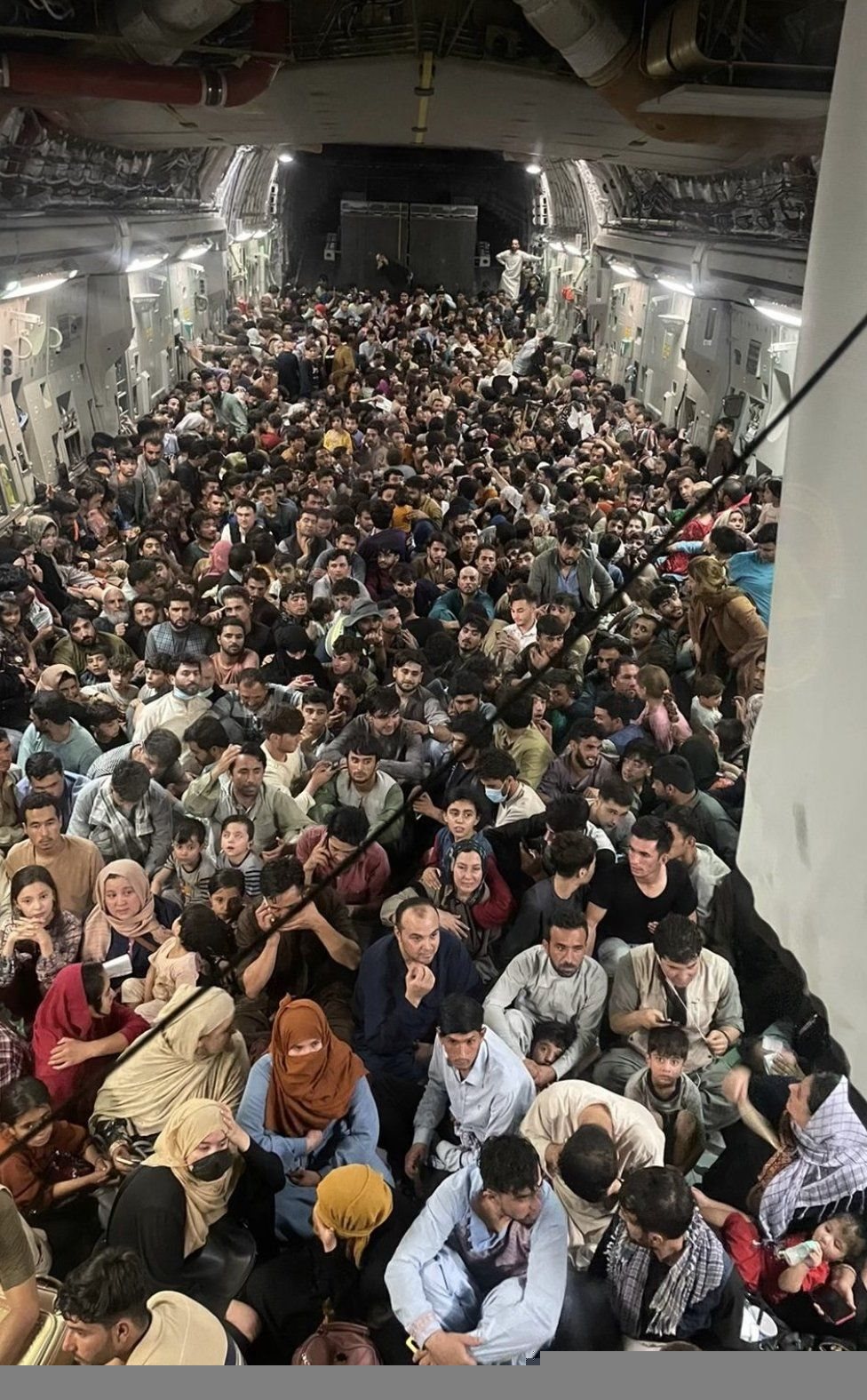 Afghanistan: Striking image captures Kabul exodus
